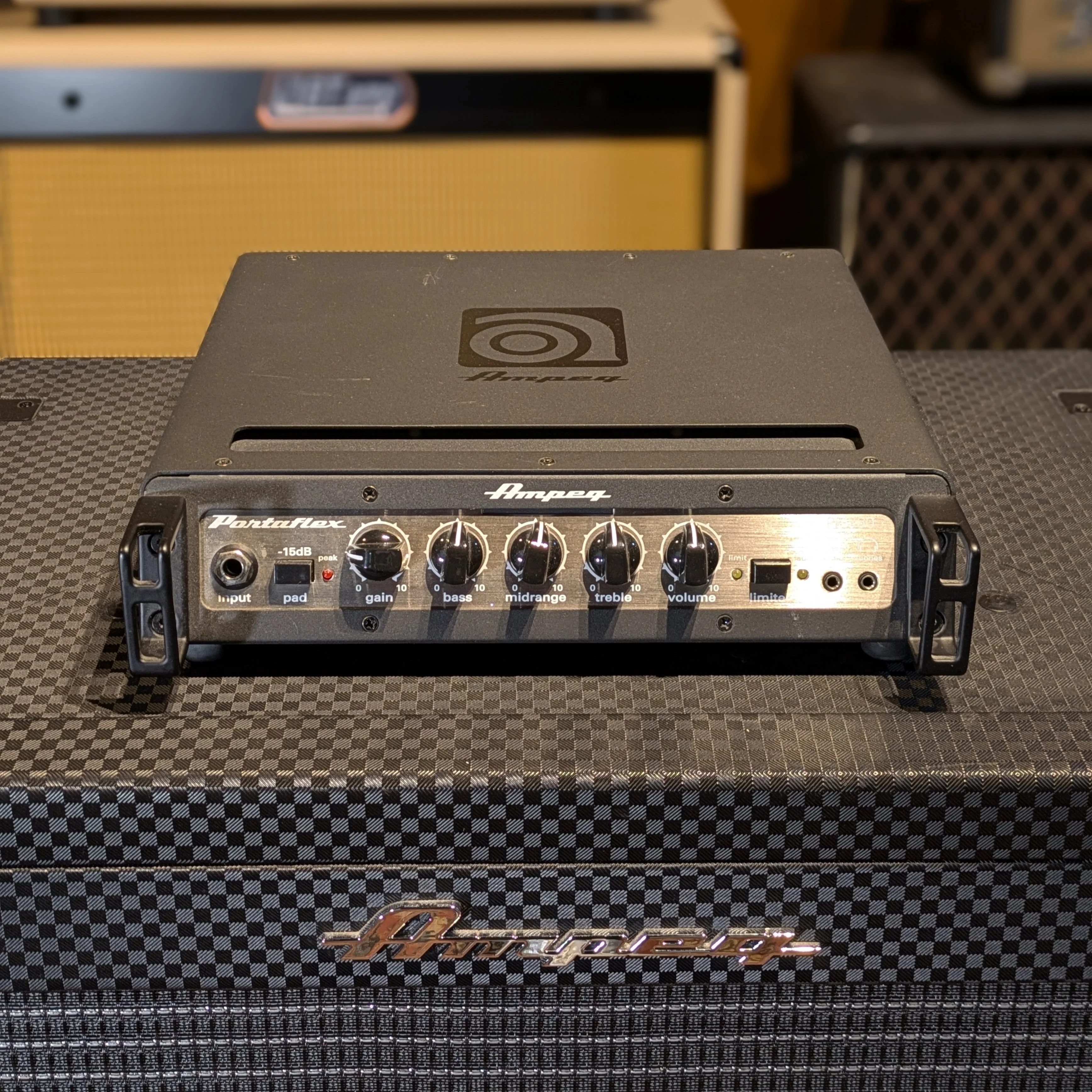 Ampeg PF-350 Portaflex 350-Watt Bass Amp Head with Ampeg PF 115he - Image 3