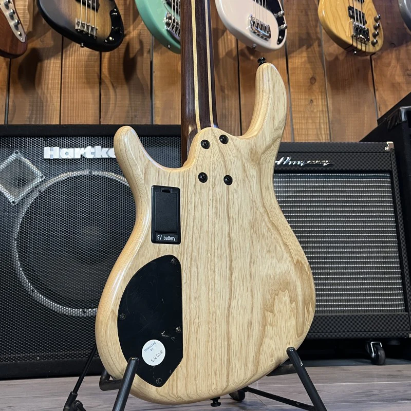 Cort B4FL Fretless - Image 5
