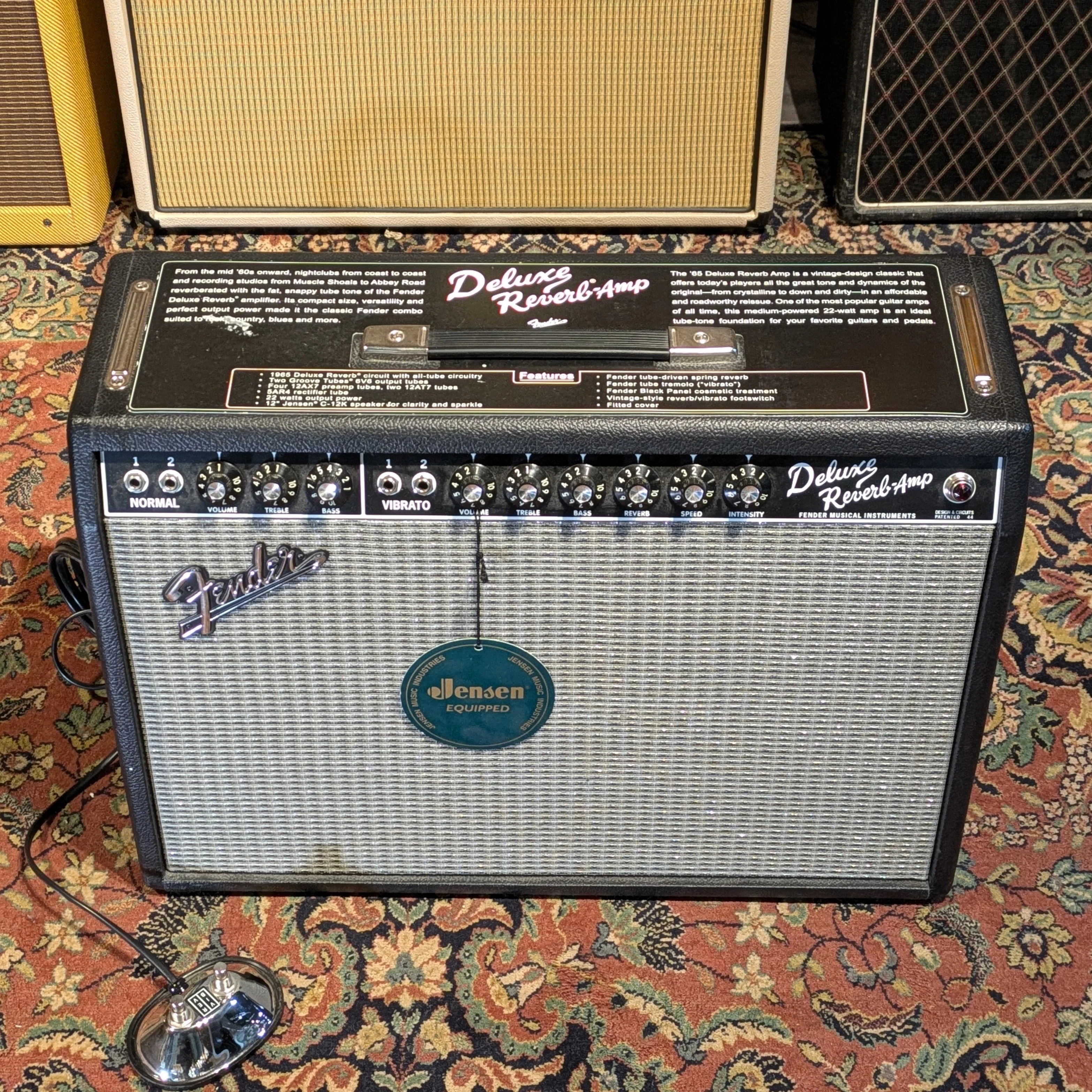 Fender '65 Deluxe Reverb Reissue 22-Watt 1x12" Guitar Combo - Black - Image 2