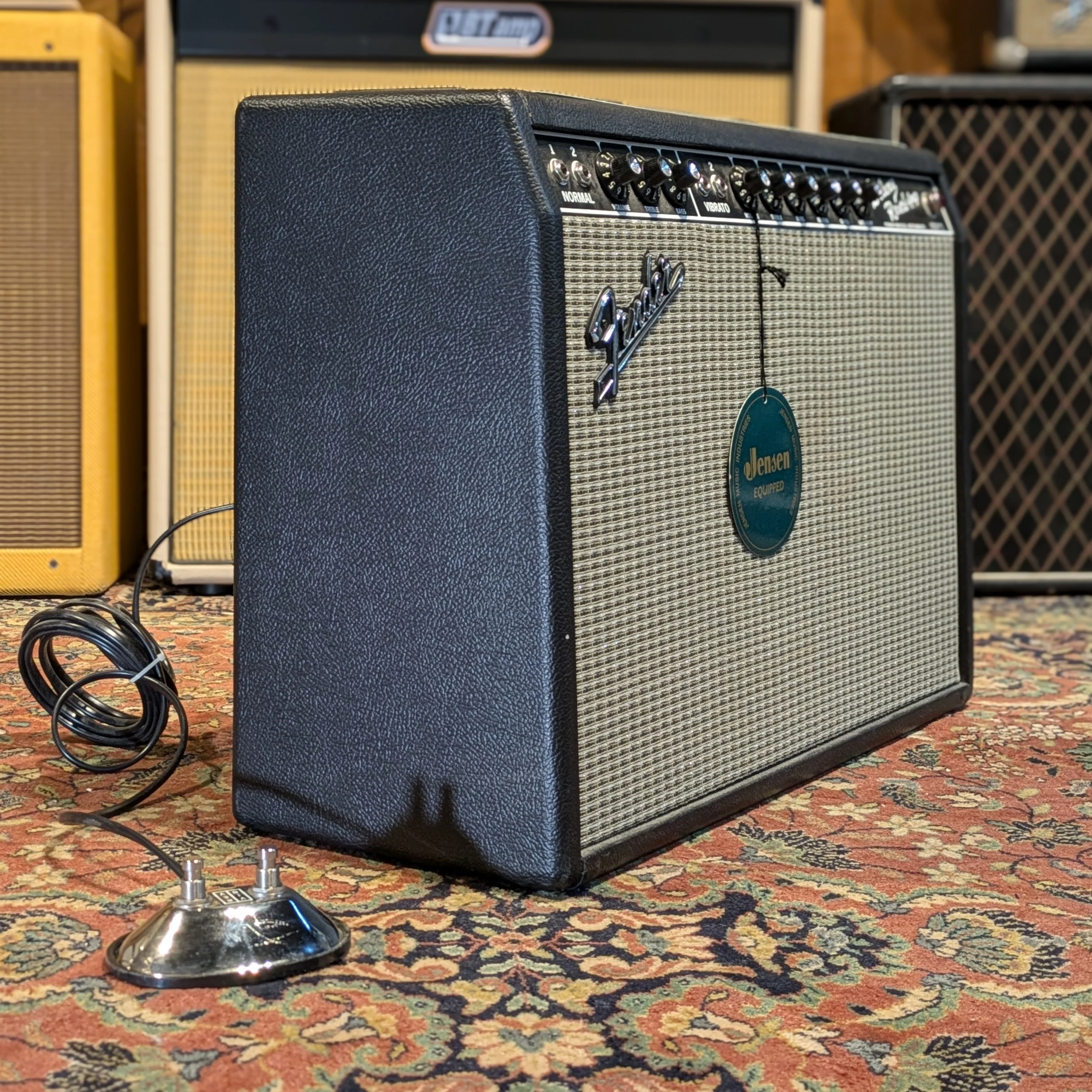 Fender '65 Deluxe Reverb Reissue 22-Watt 1x12" Guitar Combo - Black - Image 3