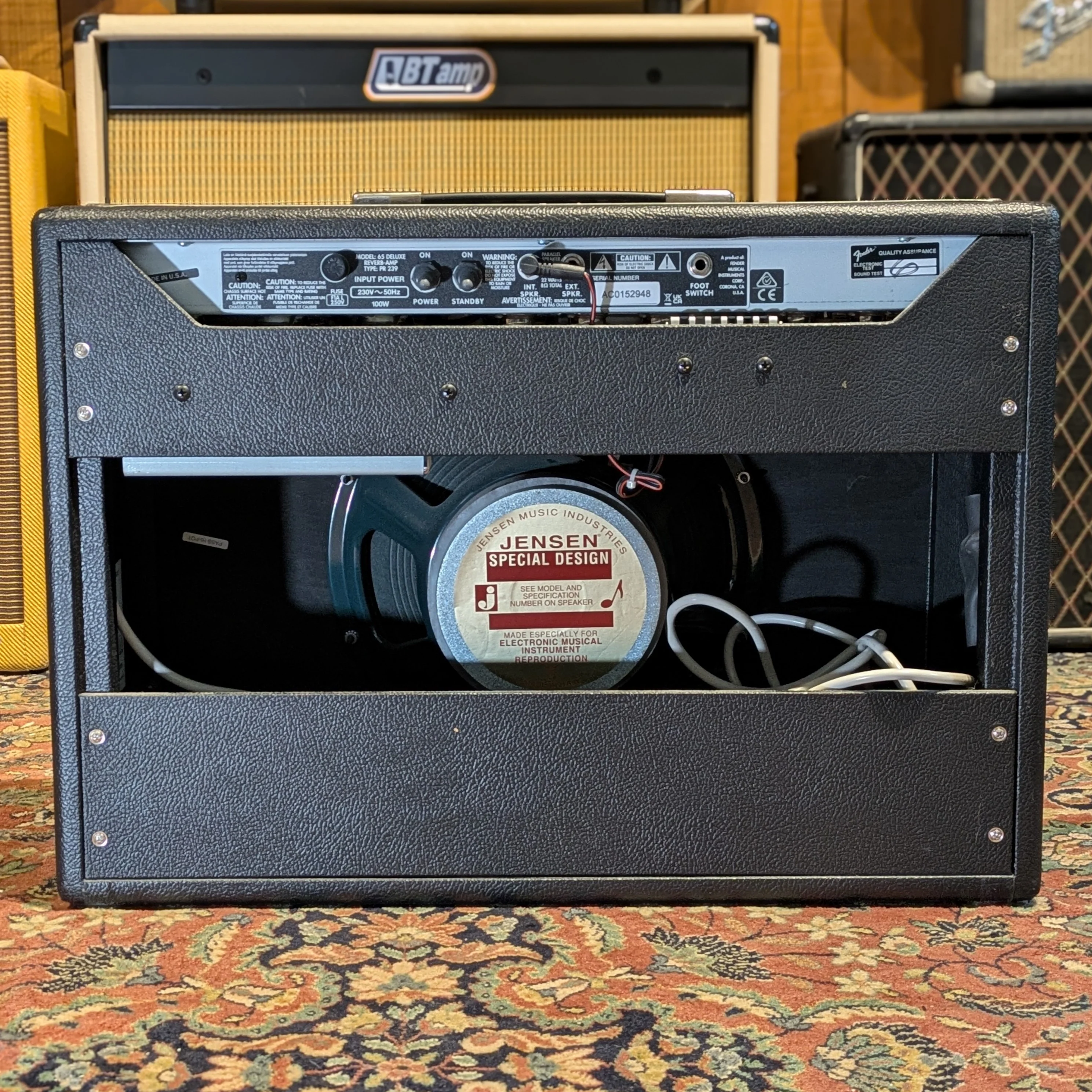 Fender '65 Deluxe Reverb Reissue 22-Watt 1x12" Guitar Combo - Black - Image 4