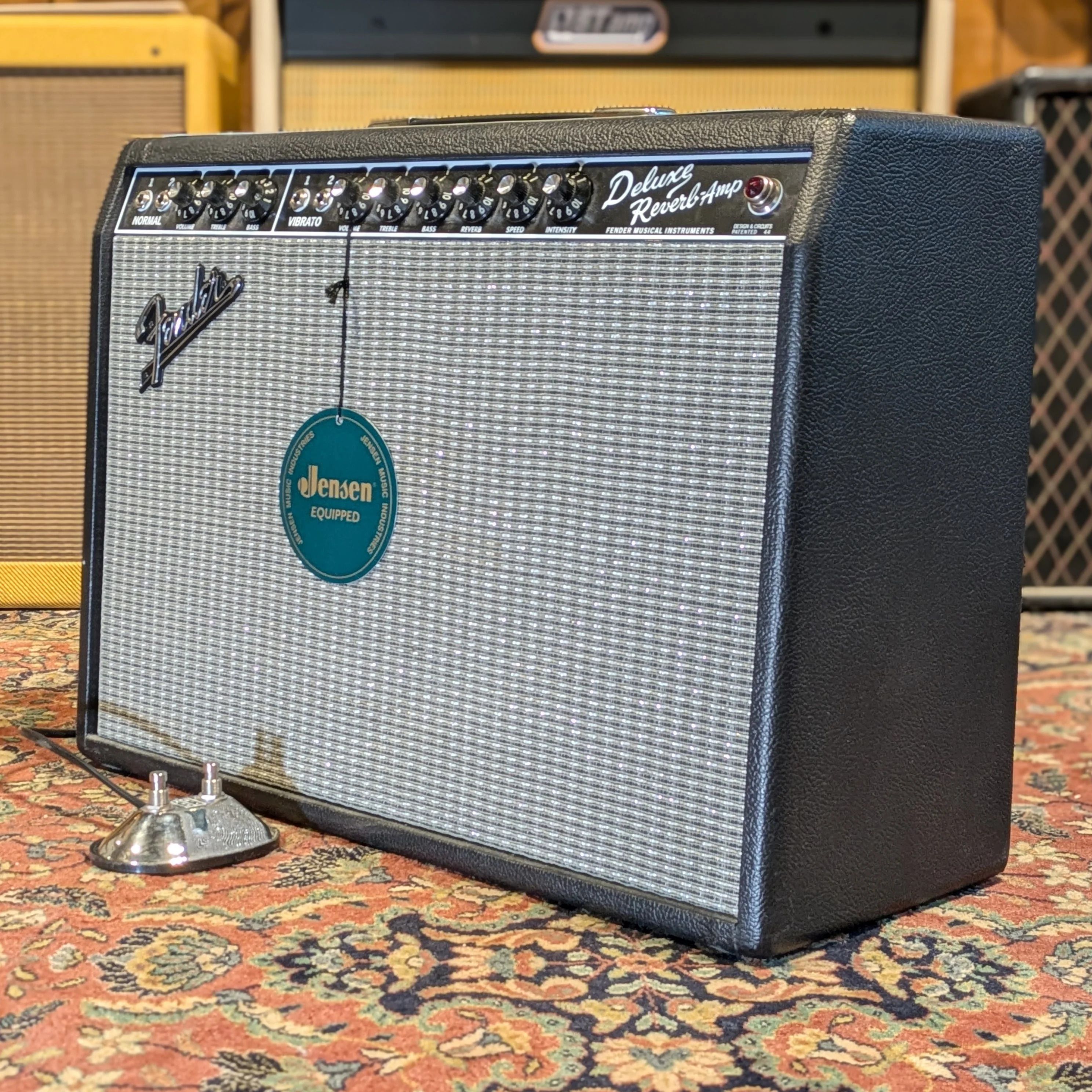 Fender '65 Deluxe Reverb Reissue 22-Watt 1x12" Guitar Combo - Black - Image 5