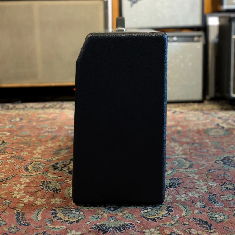Fender '68 Custom Deluxe Reverb 2-Channel 22-Watt 1x12" Guitar Combo 2013 - Present - Black - Image 3