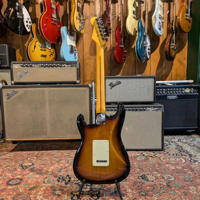 Fender 70th Anniversary American Professional II Stratocaster 2024 - 2TS - Image 3