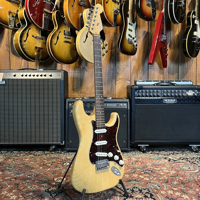 Fender American Deluxe Stratocaster Natural (1998) USA - Image 2