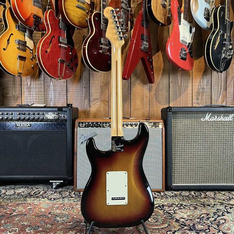 Fender American Deluxe Stratocaster with Maple Fretboard 2002 - Image 4