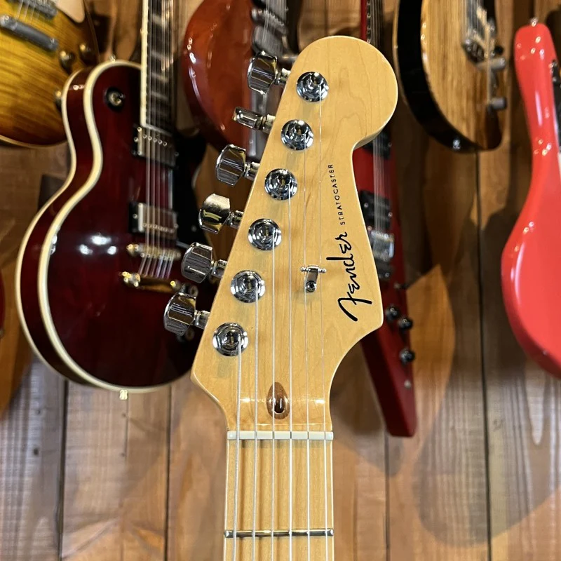 Fender American Deluxe Stratocaster with Maple Fretboard 2002 - Image 5