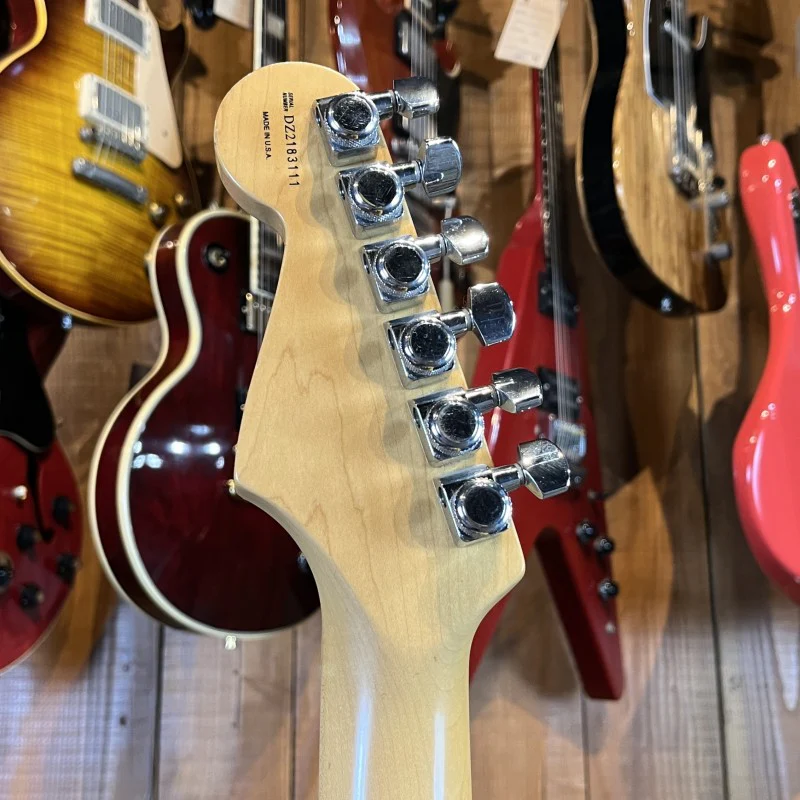 Fender American Deluxe Stratocaster with Maple Fretboard 2002 - Image 6