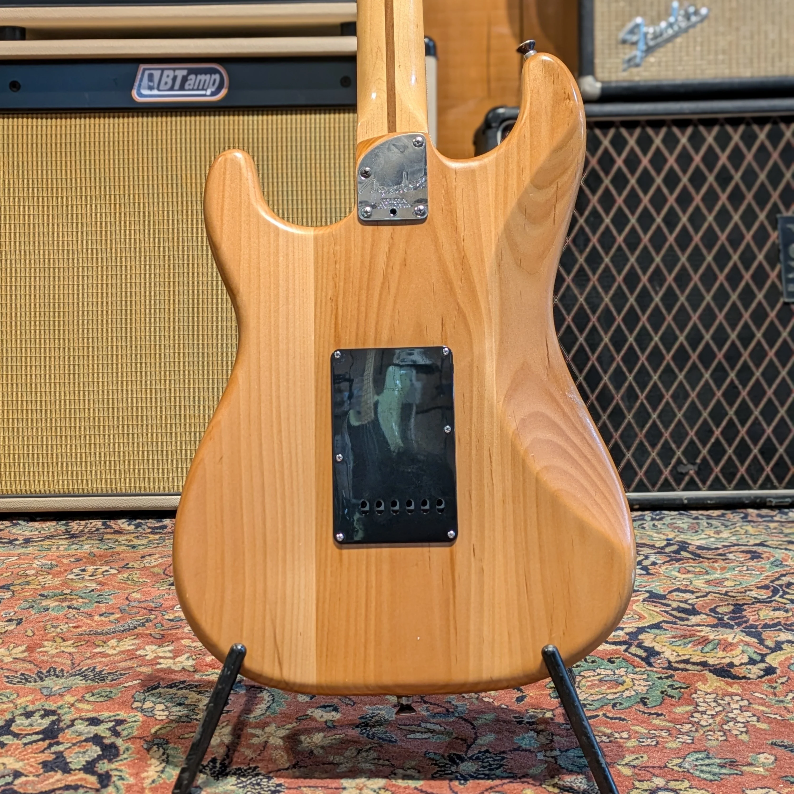 Fender American Deluxe Stratocaster with Rosewood Fretboard 2006 - Image 2