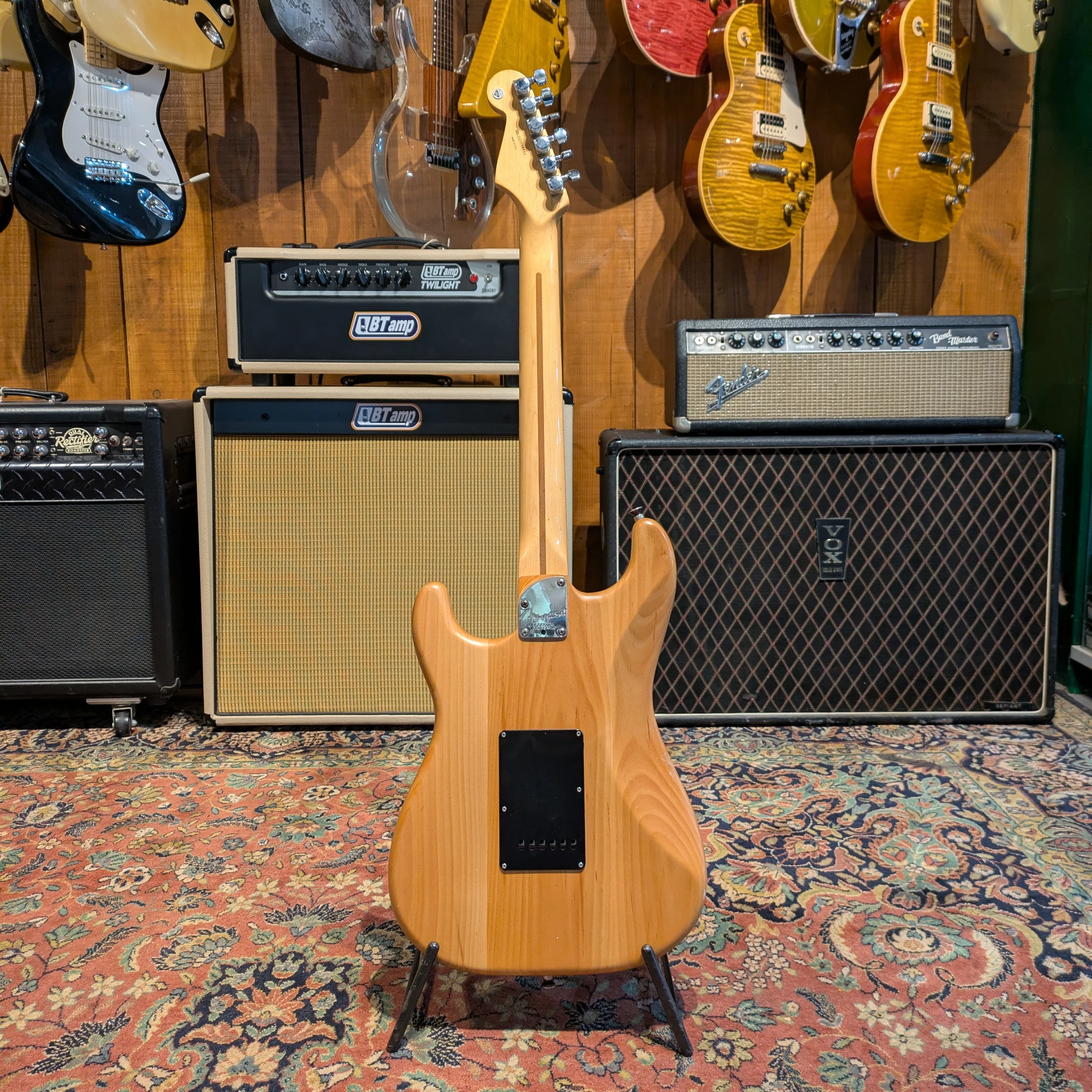Fender American Deluxe Stratocaster with Rosewood Fretboard 2006 - Image 4