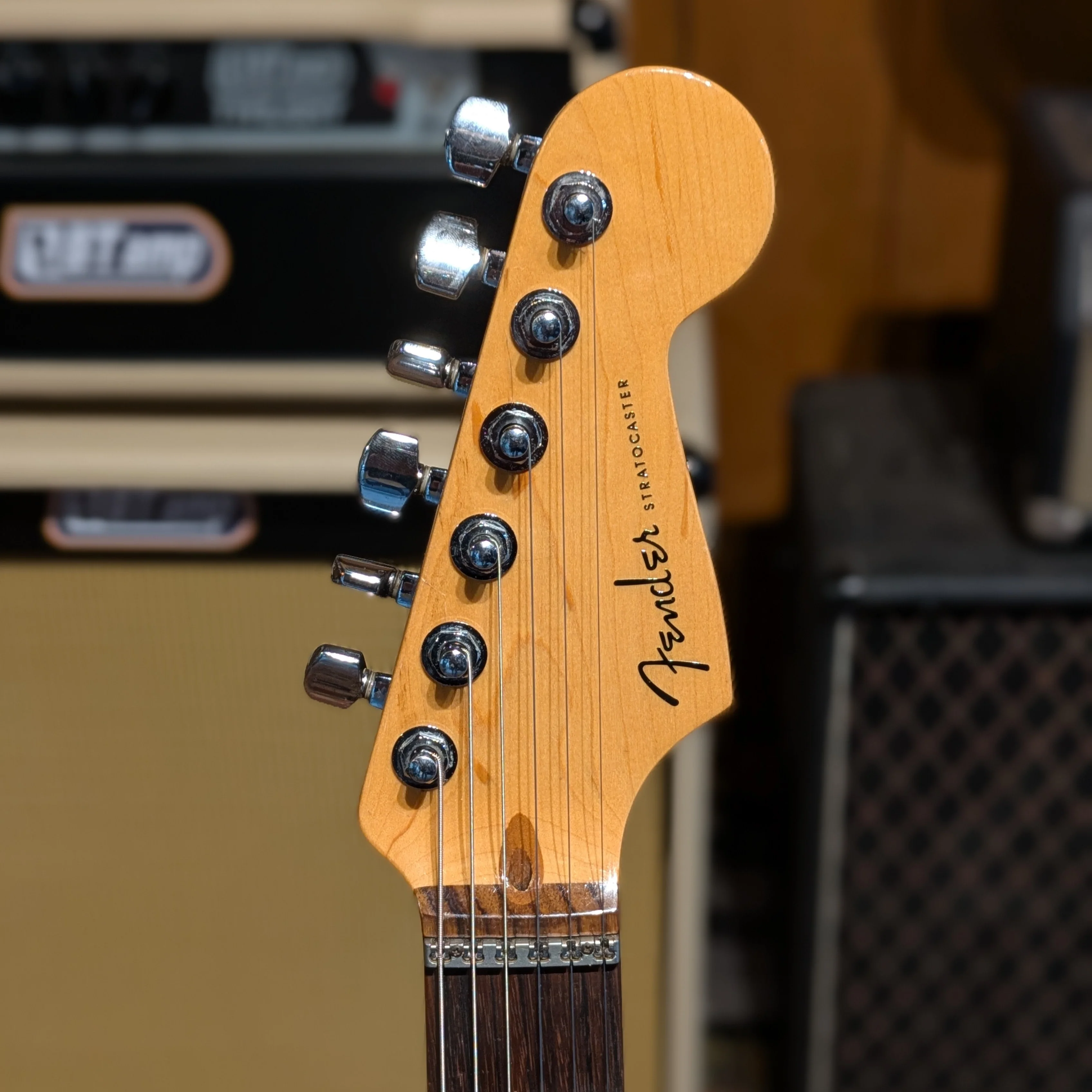 Fender American Deluxe Stratocaster with Rosewood Fretboard 2006 - Image 5