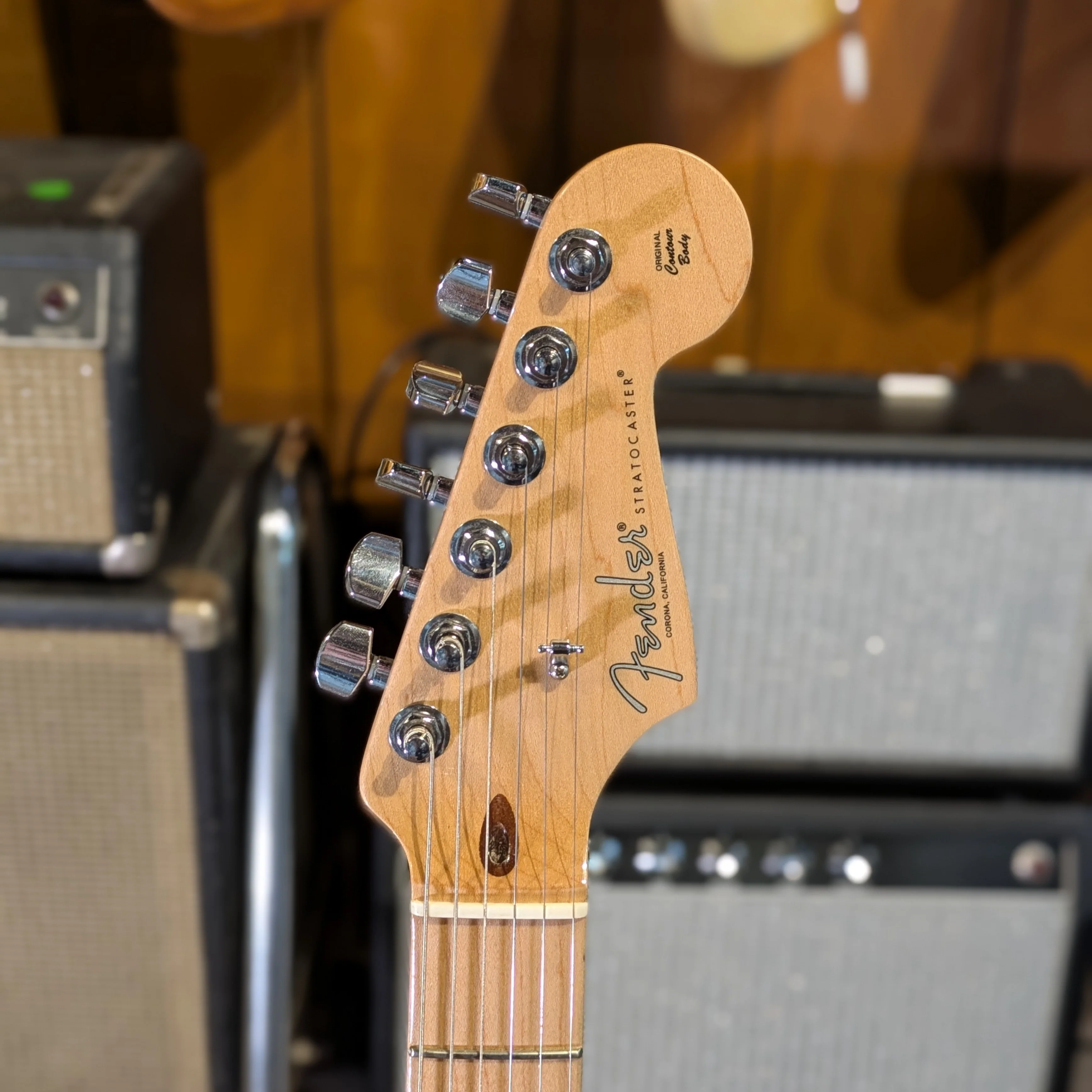Fender American Professional Stratocaster with Maple Fretboard 2019 - Image 5