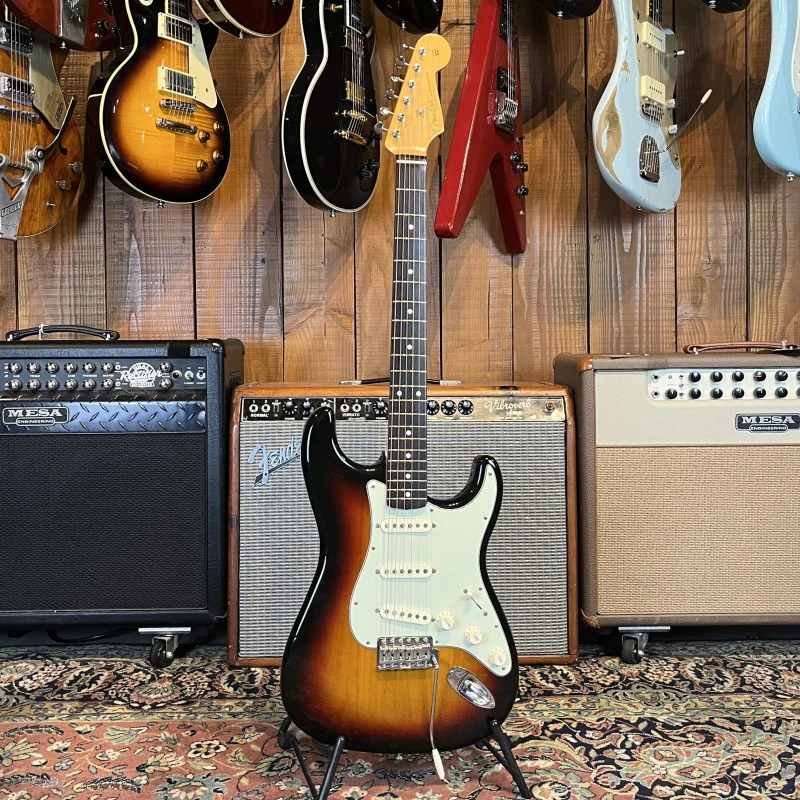 Fender Classic Series '60s Stratocaster 2008 - 3-Color Sunburst - Image 3