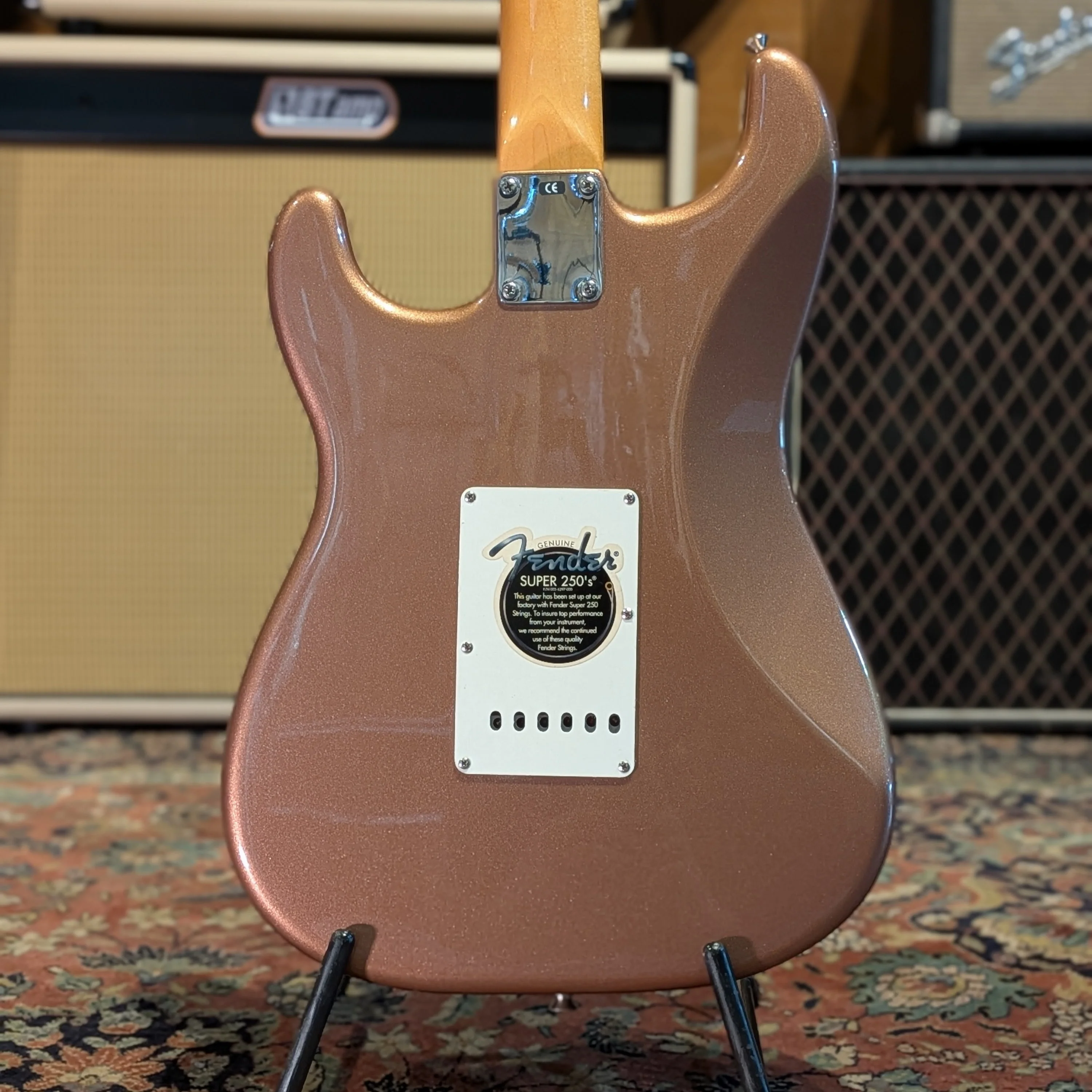 Fender Classic Series '60s Stratocaster with Rosewood Fretboard- 2003 - Burgundy Mist - Image 2