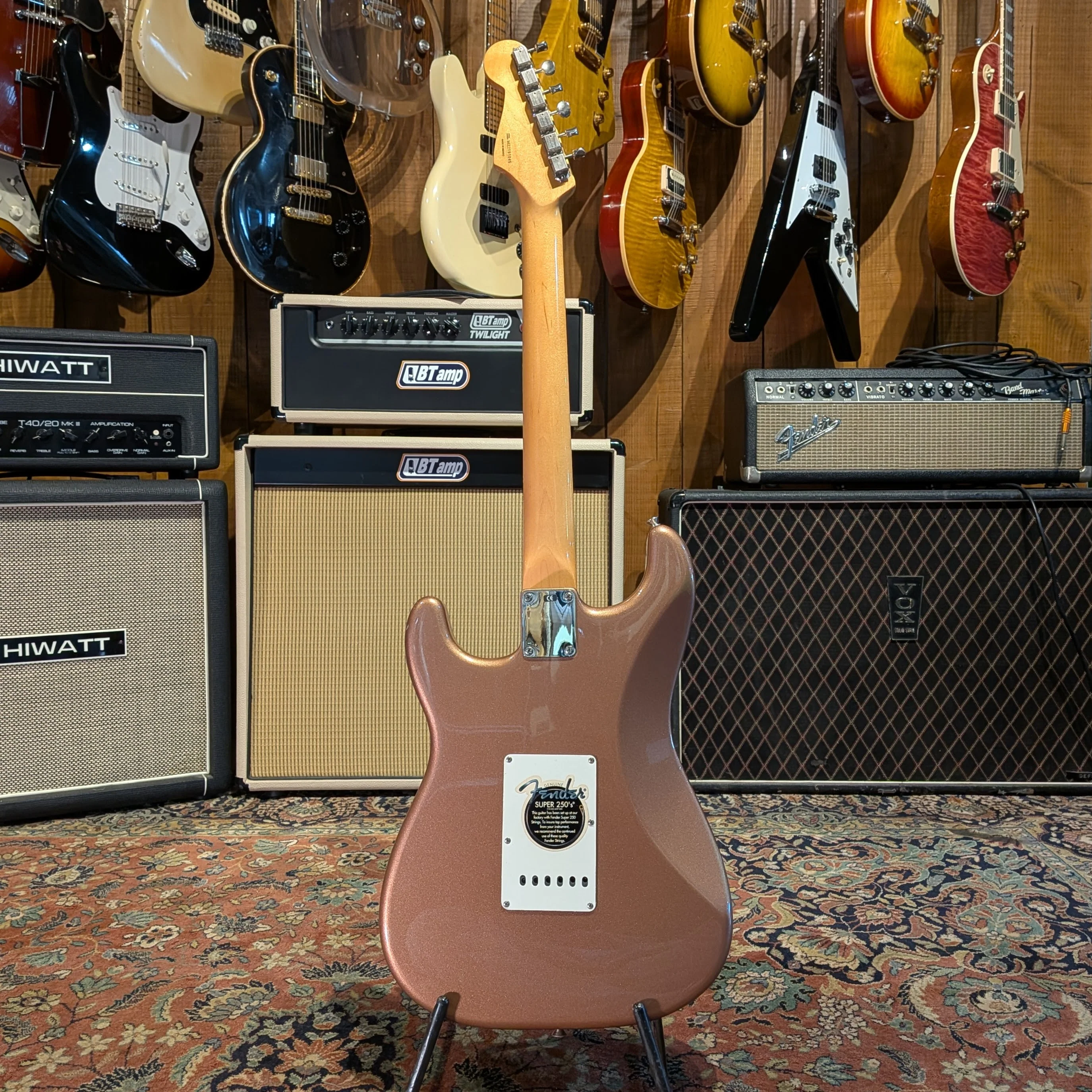 Fender Classic Series '60s Stratocaster with Rosewood Fretboard- 2003 - Burgundy Mist - Image 4