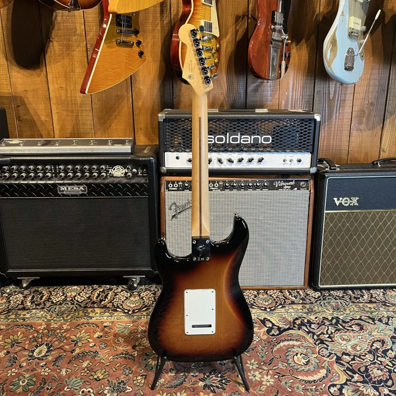 Fender Player Stratocaster with Pau Ferro Fretboard 2021 -3-Color Sunburst - Image 4