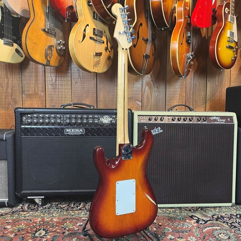 FENDER RICHIE SAMBORA STRATOCASTER 1993 CHERRY SUNBURST - Image 4