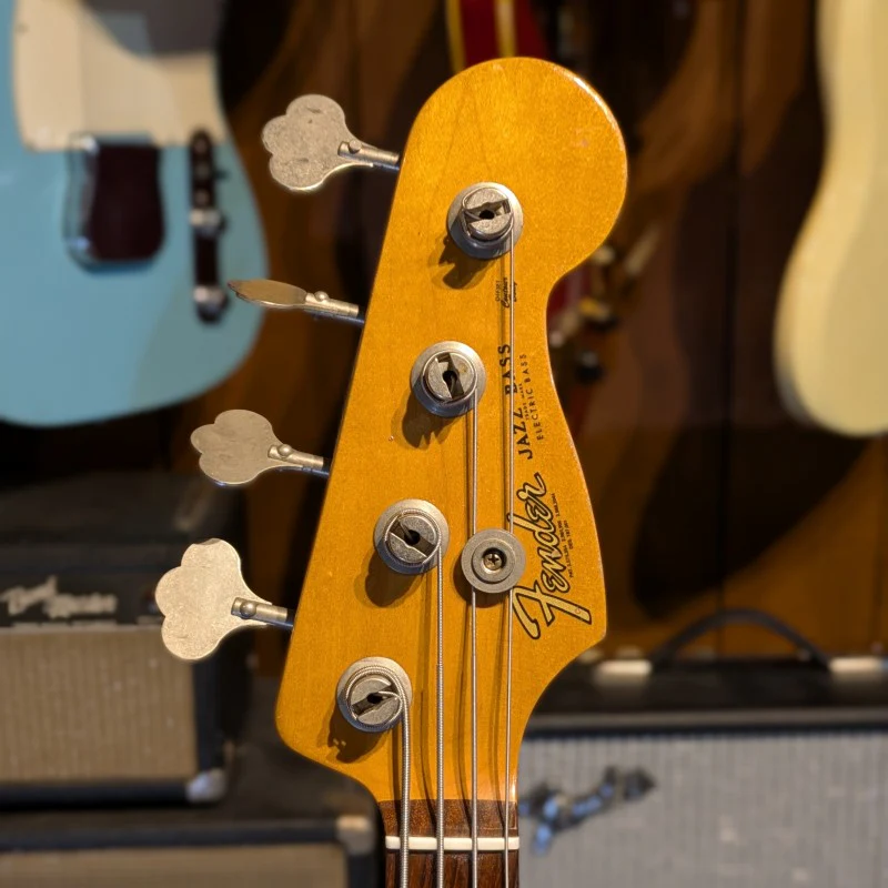 Fender Road Worn '60s Jazz Bass 2009 - Fiesta Red - with Preamp OB3 - Image 5