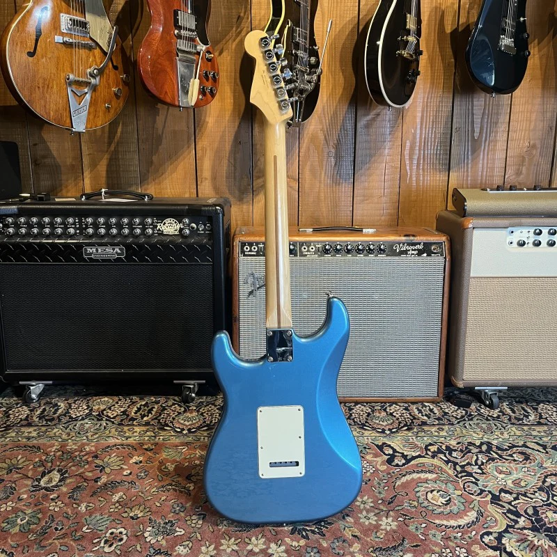 Fender Standard Stratocaster with Maple Fretboard 2014 - Image 4