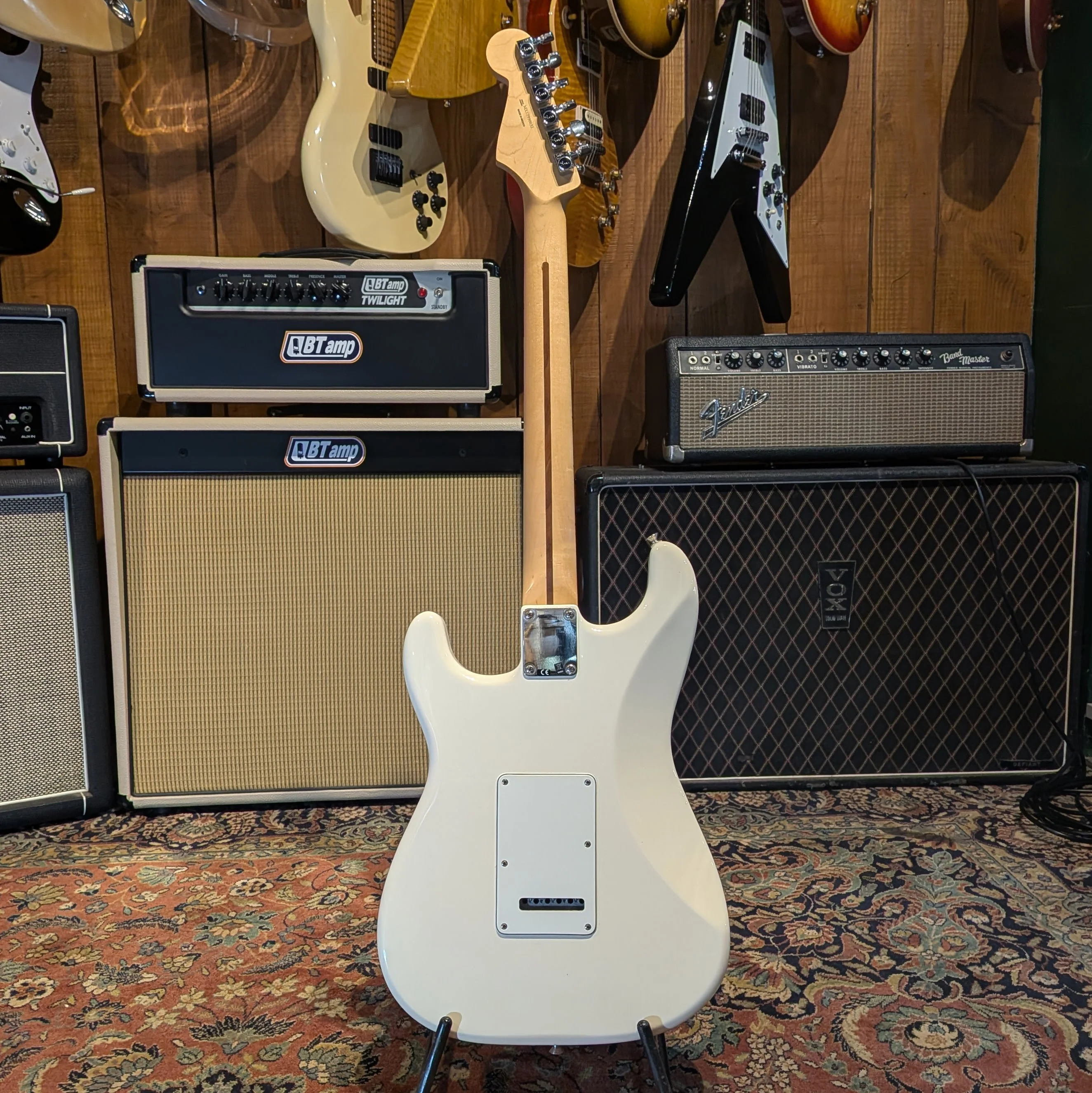 Fender Standard Stratocaster with Maple Fretboard 2017 - Arctic White - Image 4