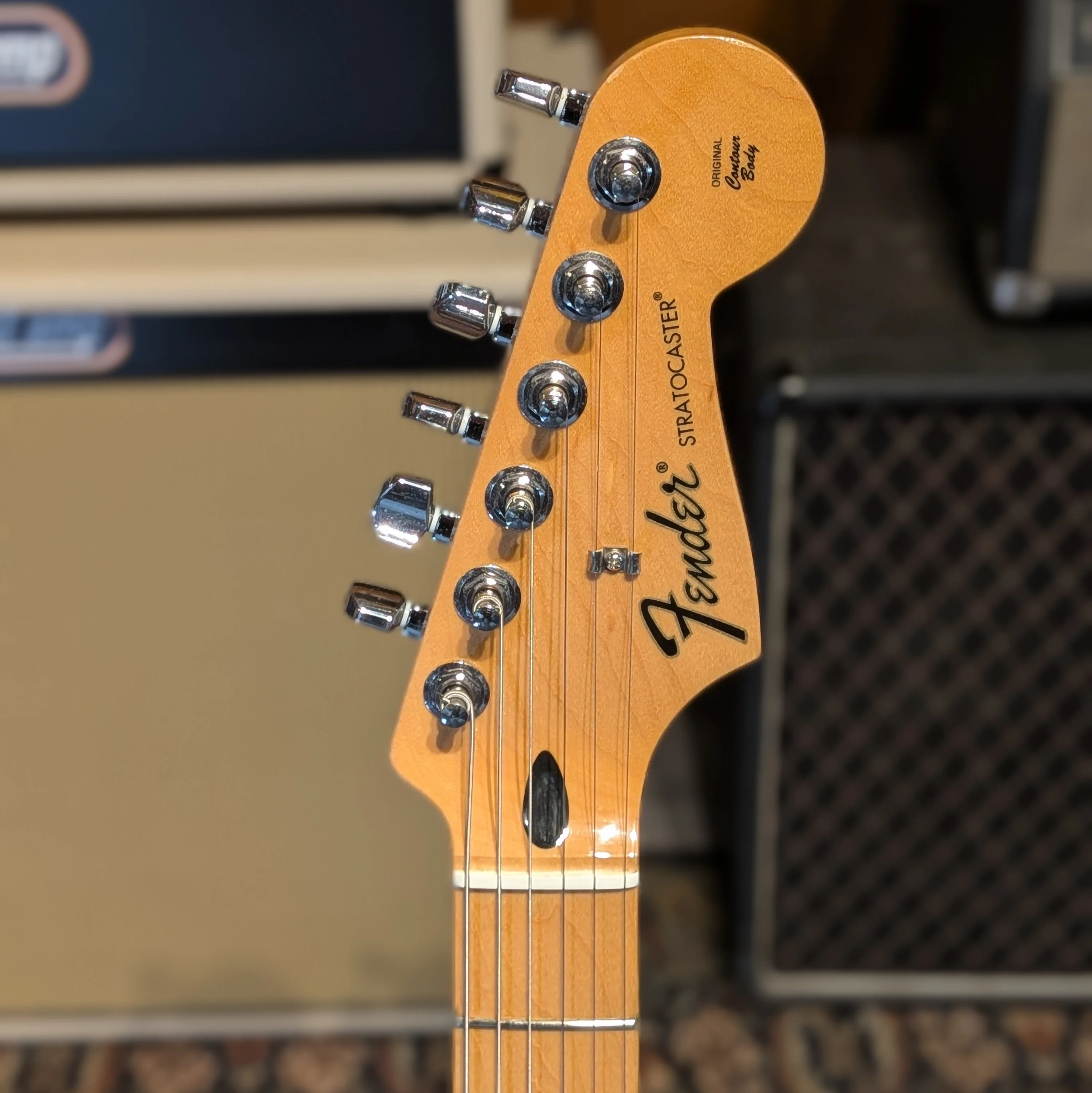 Fender Standard Stratocaster with Maple Fretboard 2017 - Arctic White - Image 5