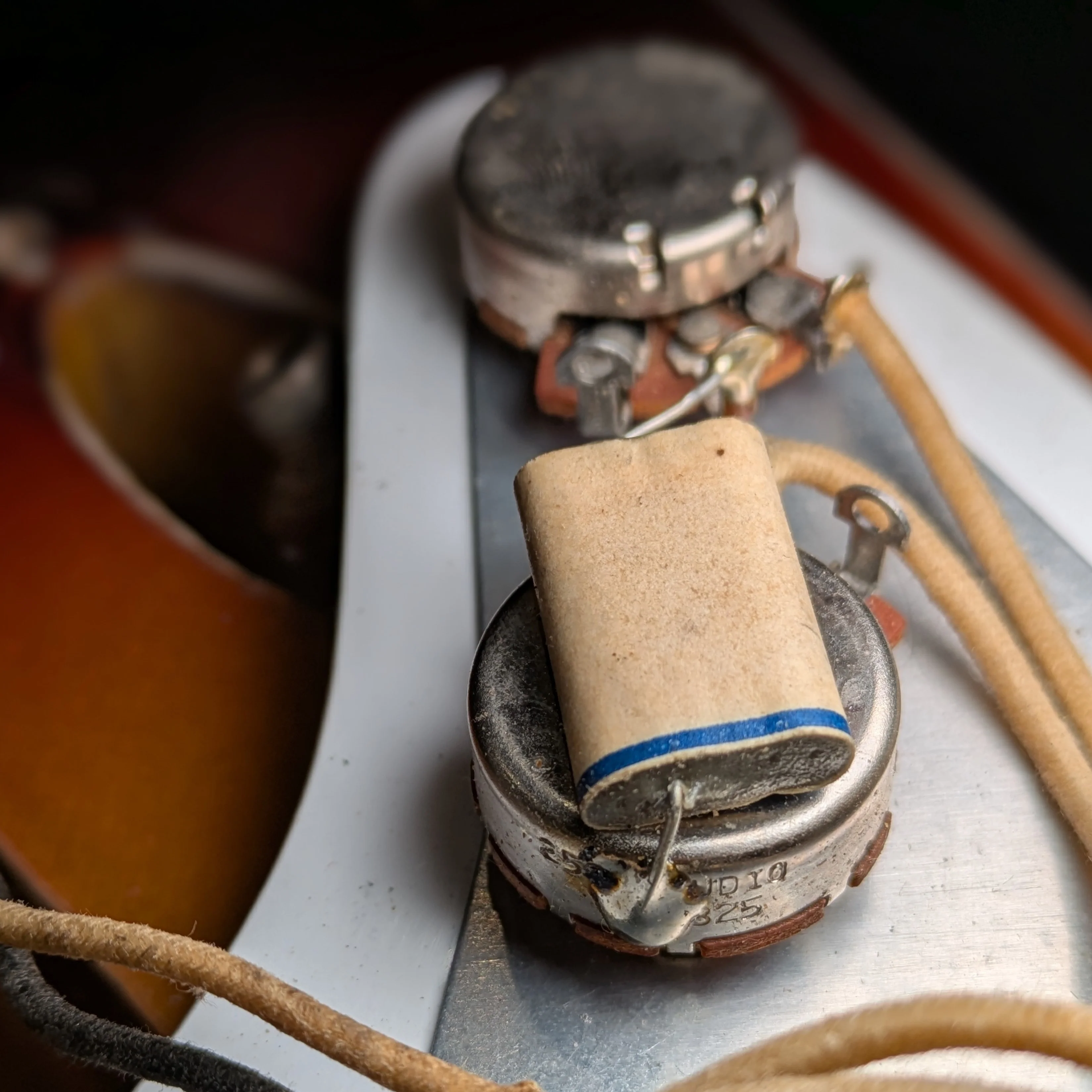 Fender Stratocaster 1958 - 3 Tone Sunburst - Image 30