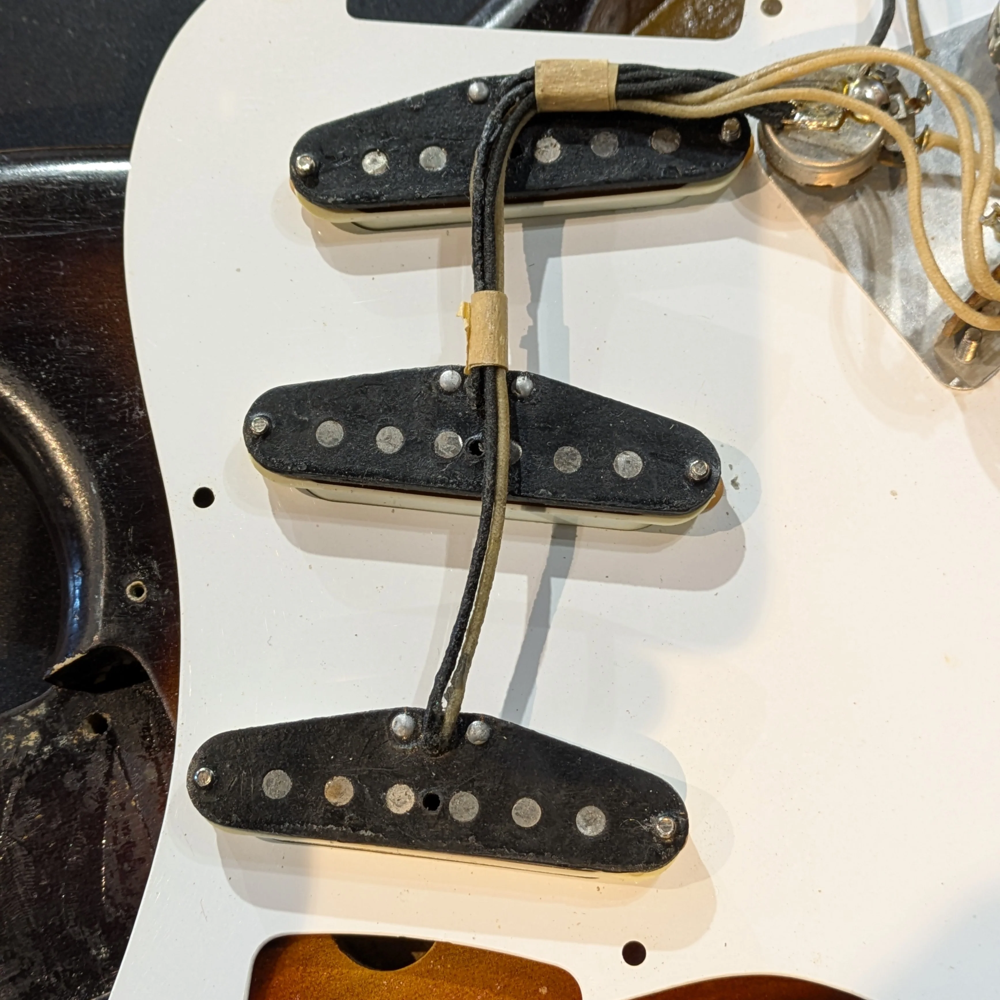 Fender Stratocaster 1958 - 3 Tone Sunburst - Image 39