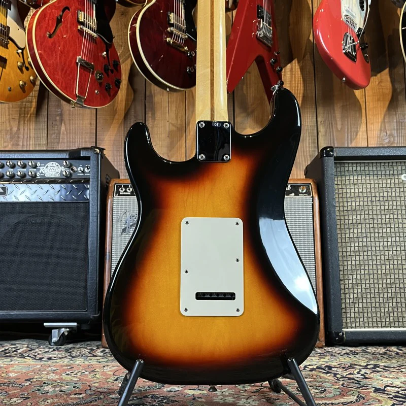 Fender Stratocaster 2005 - Sunburst - Image 2