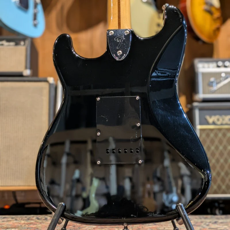 FENDER STRATOCASTER CRAFTED IN JAPAN - 1999-2002 - BLACK - Image 2