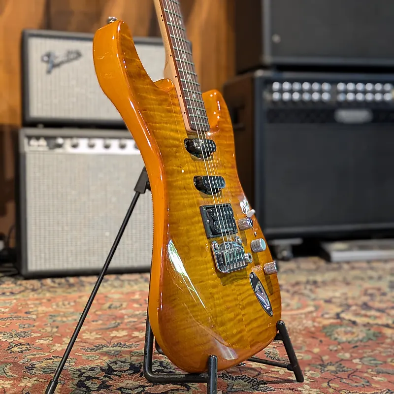 G&L Fullerton Deluxe Legacy HSS - Honey Burst - Image 4