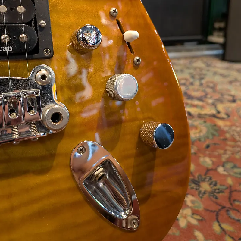 G&L Fullerton Deluxe Legacy HSS - Honey Burst - Image 5