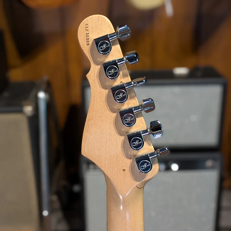 G&L Fullerton Deluxe Legacy HSS - Honey Burst - Image 9