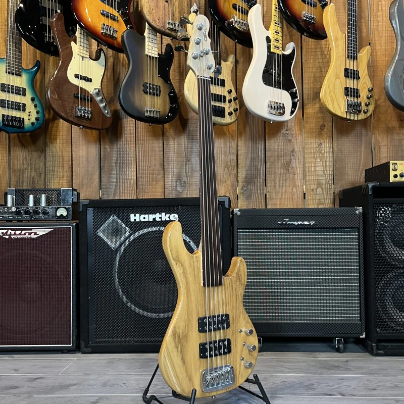 G&L L-2500 Fretless - Image 2