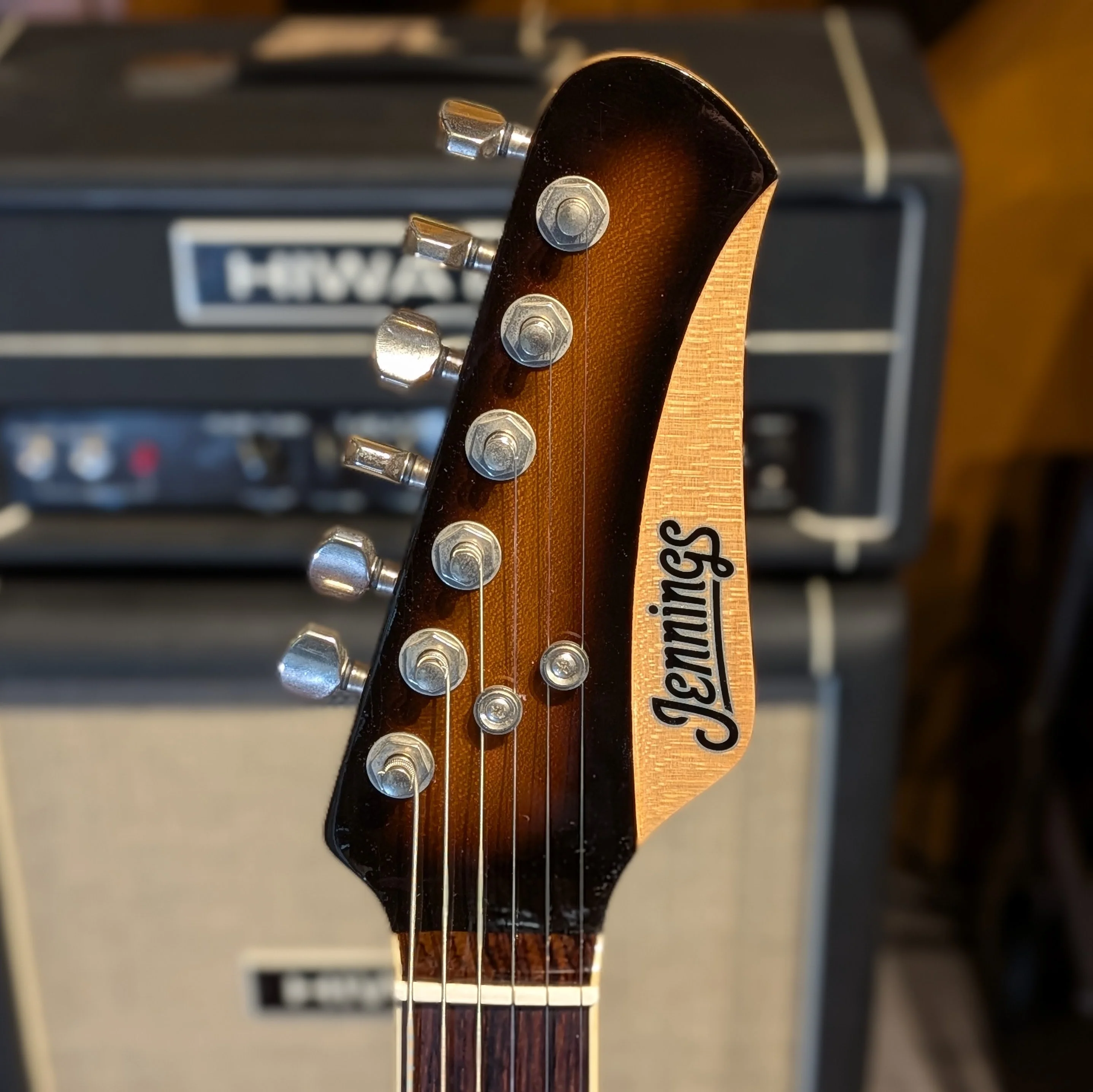 Jennings Voyager Deluxe - 2-Tone Sunburst with Gold Foil Pickups - Image 7