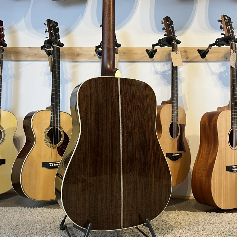 Martin HD-28 (2022) - Image 4