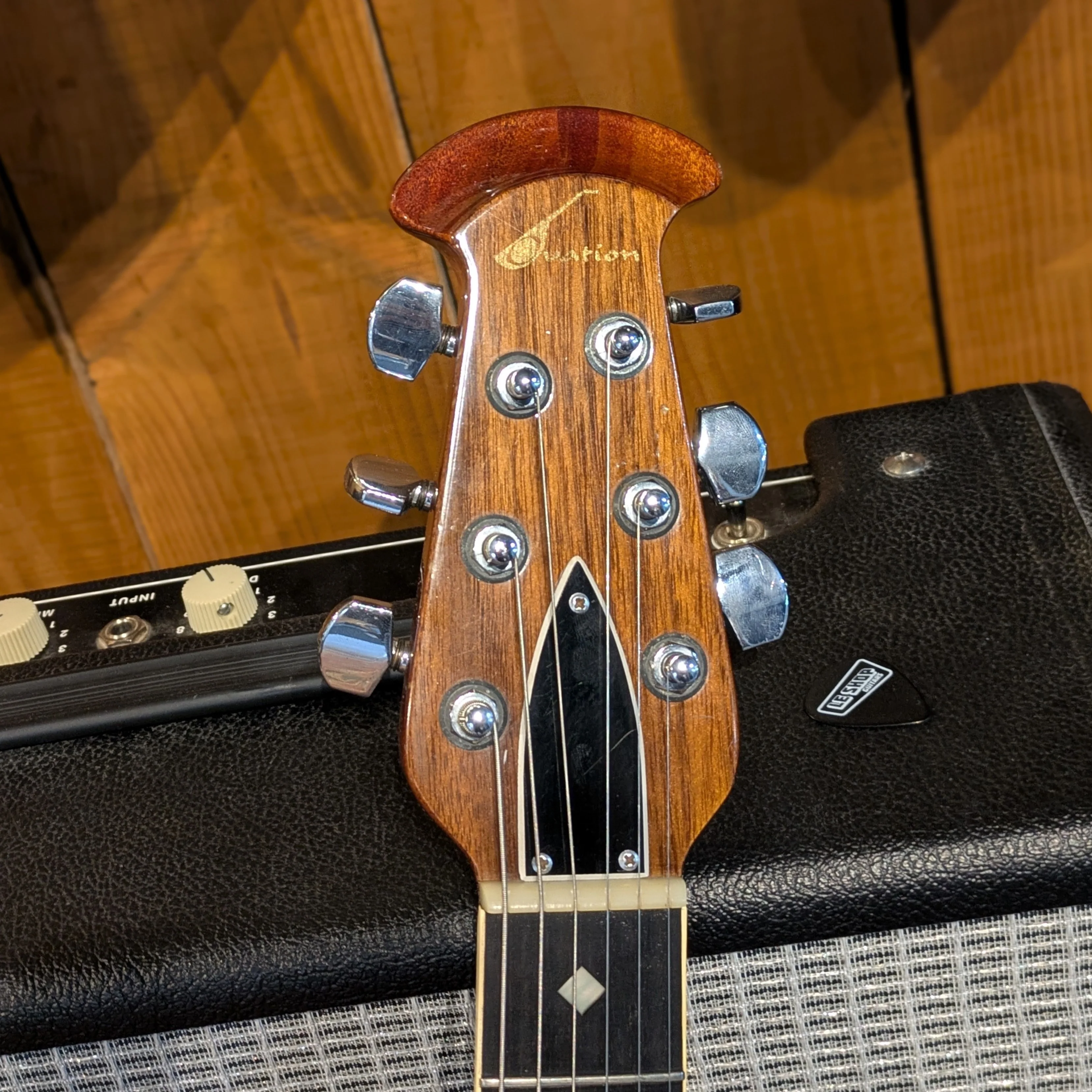 Ovation Deacon - Image 3