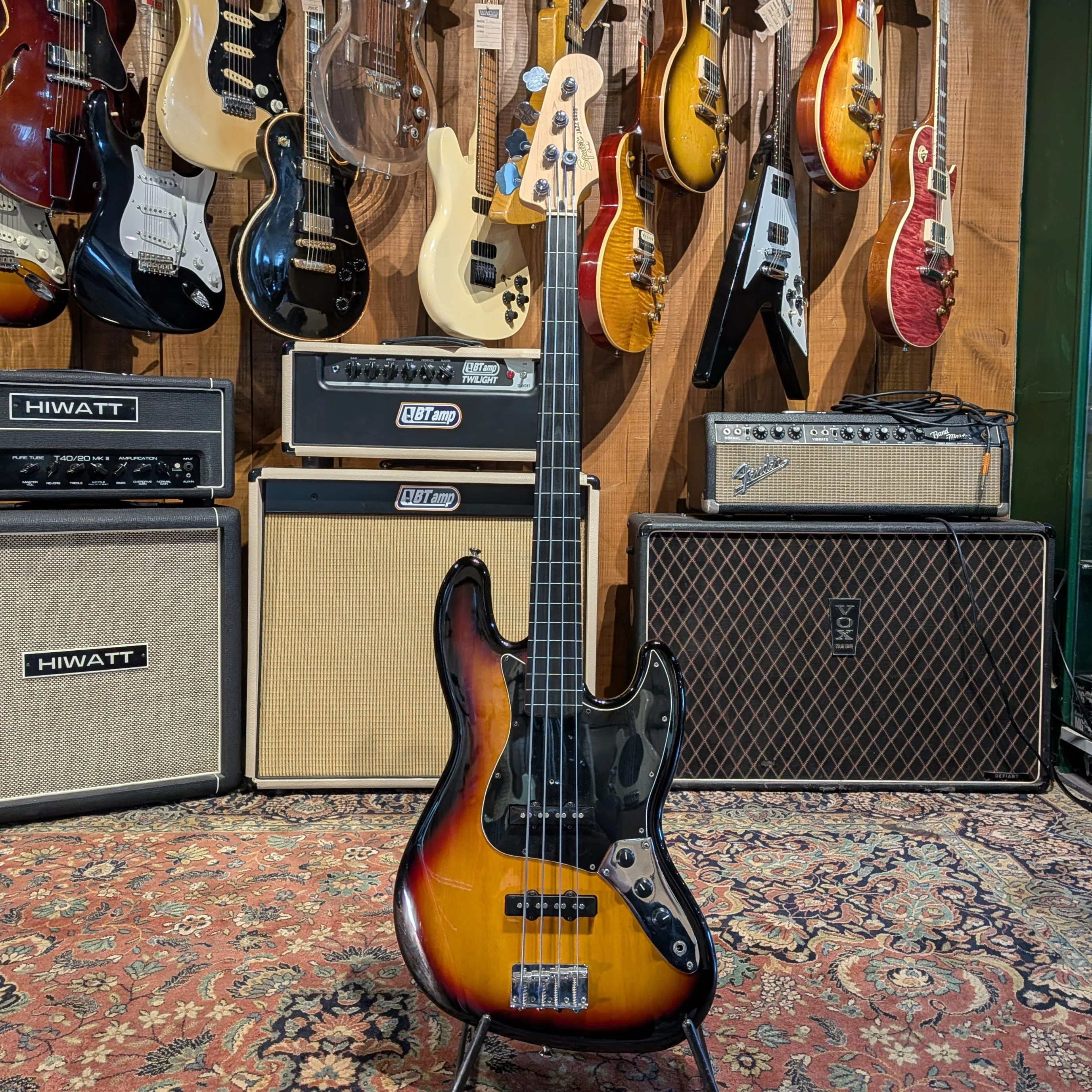 Squier Vintage Modified Jazz Bass Fretless - Sunburst - Image 3