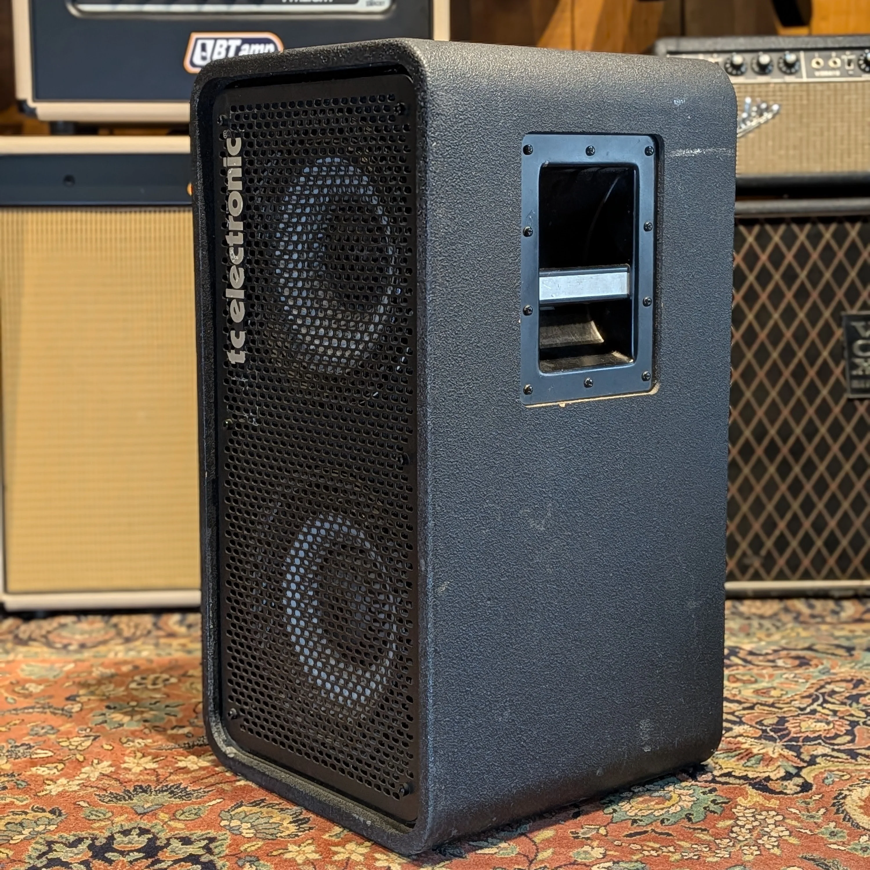 TC Electronic RS210 Vertical Stacking 2x10" 400w Bass Cab - Image 2